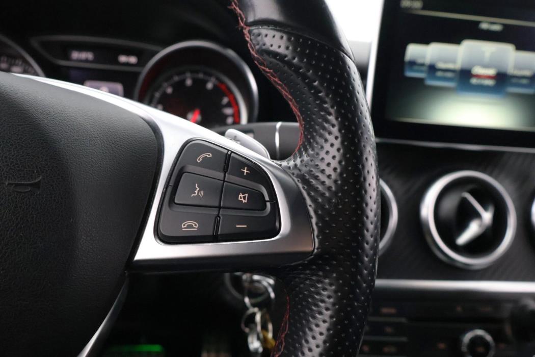 MERCEDES-BENZ A 2016