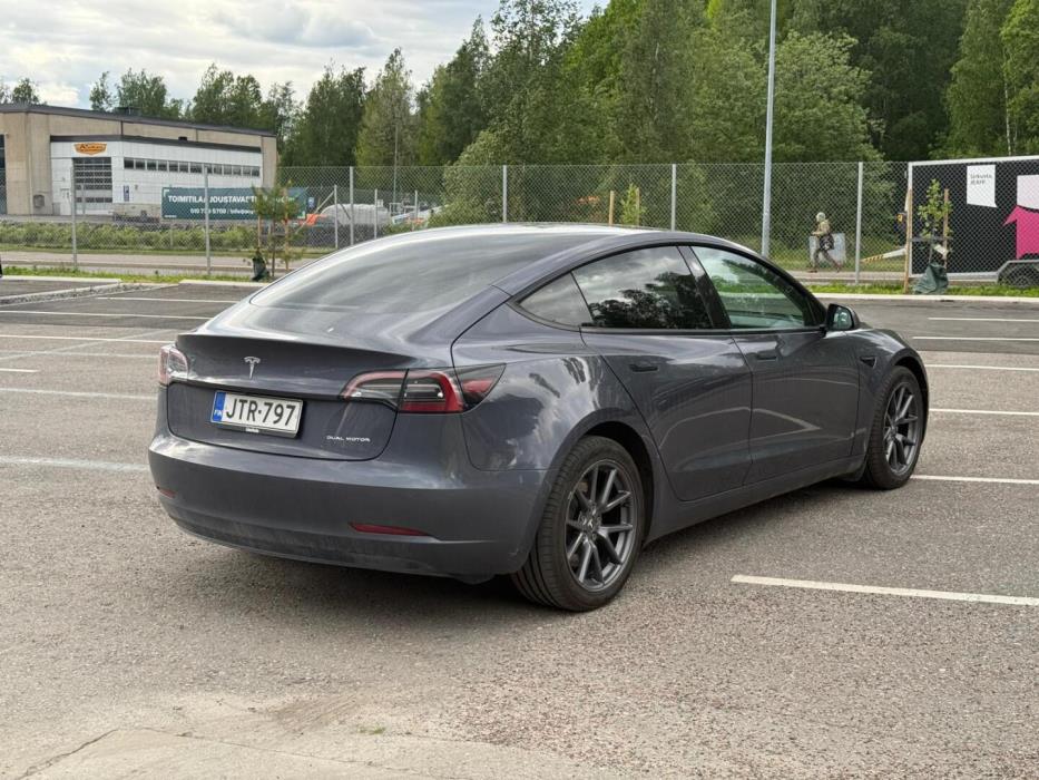 TESLA Model 3 2021