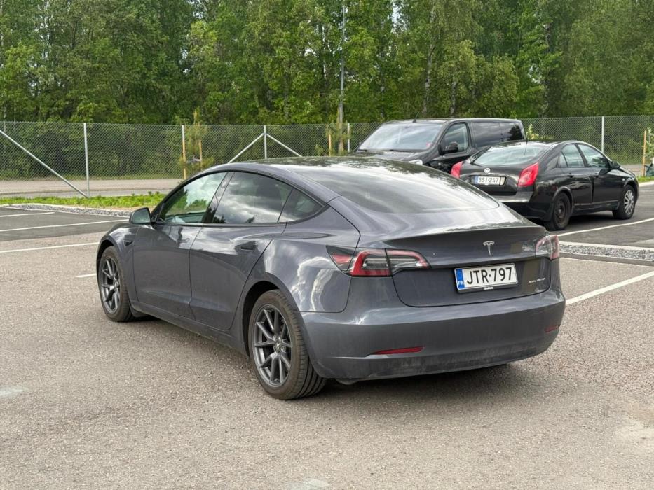 TESLA Model 3 2021
