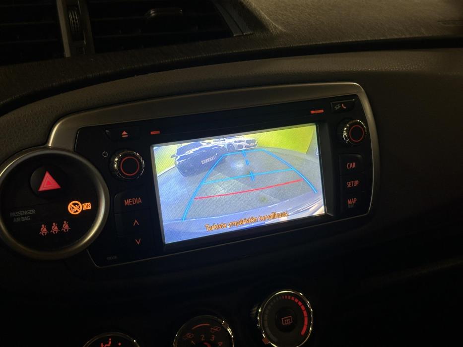 TOYOTA Yaris 2013