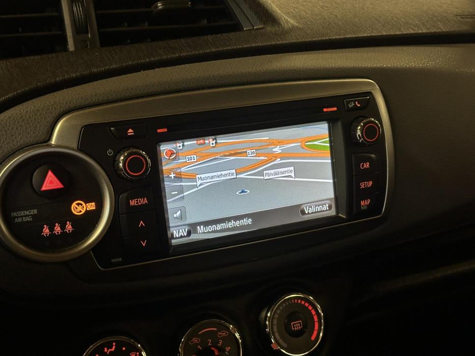 TOYOTA Yaris 2013