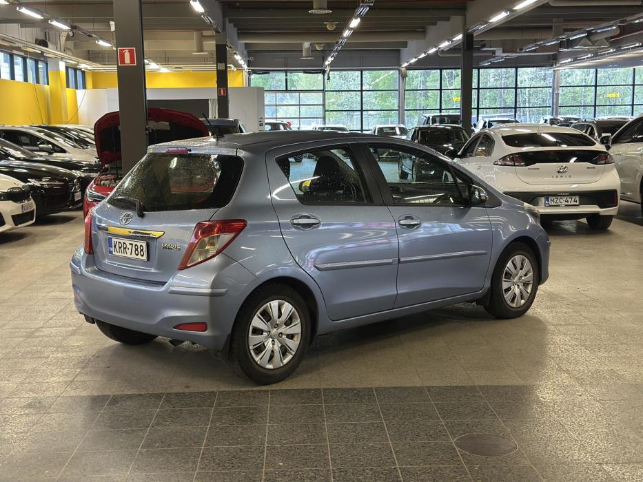TOYOTA Yaris 2013