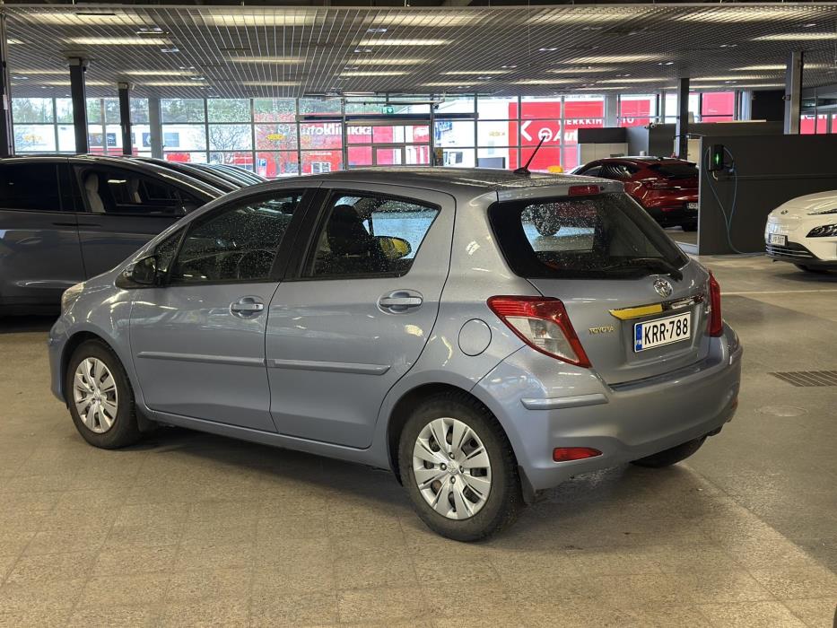 TOYOTA Yaris 2013