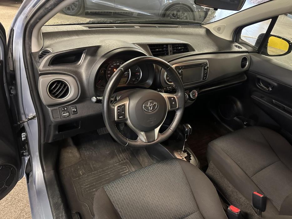 TOYOTA Yaris 2013