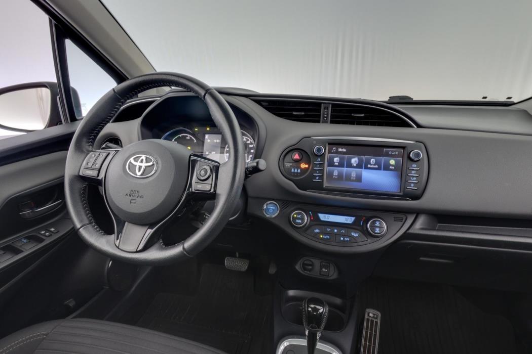 TOYOTA Yaris 2018