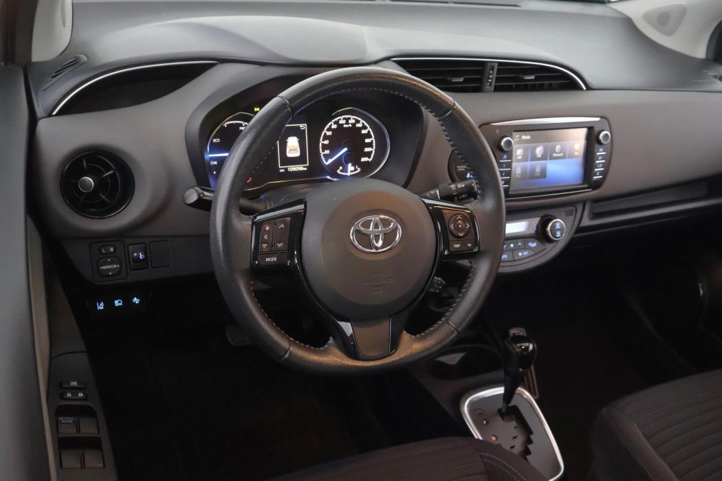 TOYOTA Yaris 2018