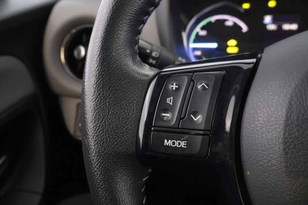 TOYOTA Yaris 2018