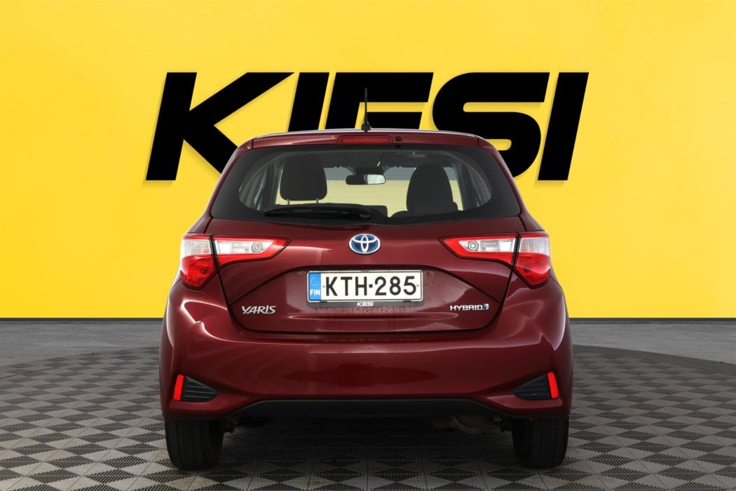 TOYOTA Yaris 2018