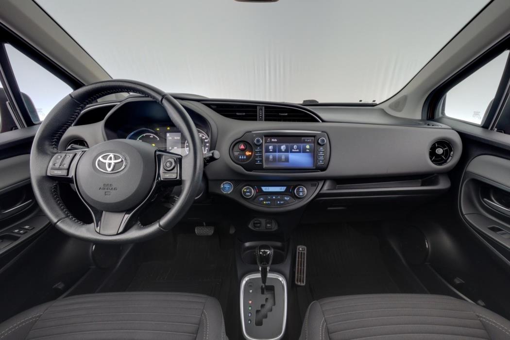 TOYOTA Yaris 2018