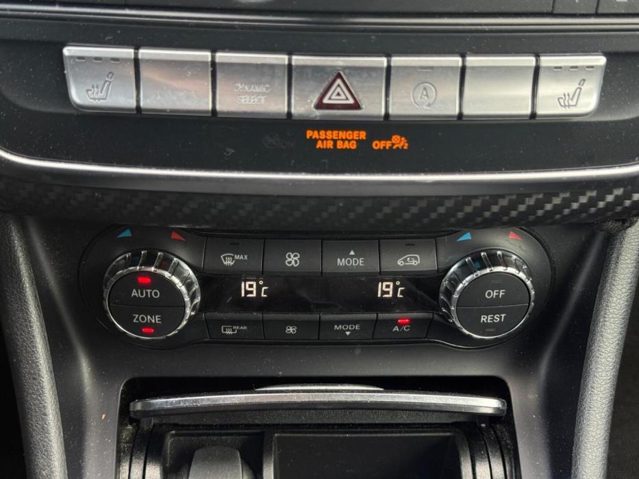 MERCEDES-BENZ A 2016