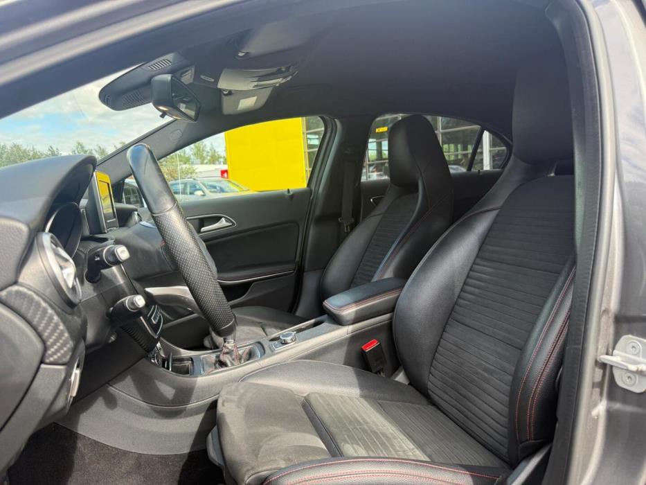 MERCEDES-BENZ A 2016