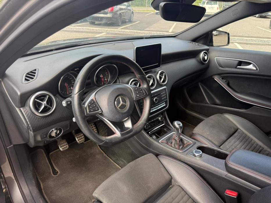 MERCEDES-BENZ A 2016