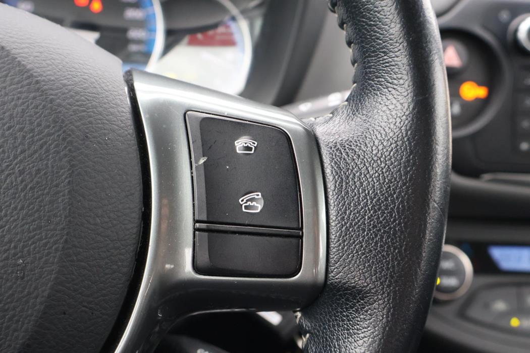 TOYOTA Yaris 2015