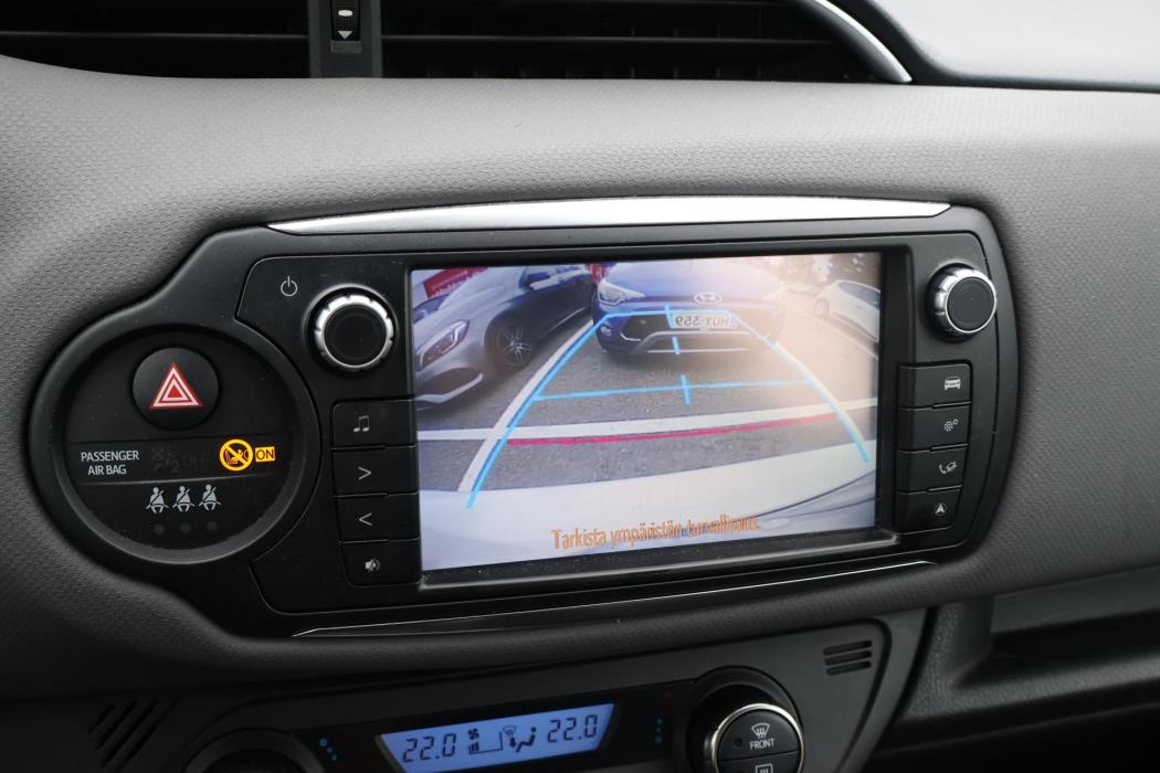 TOYOTA Yaris 2015