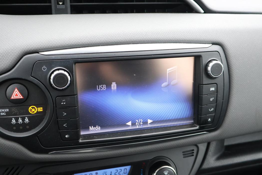 TOYOTA Yaris 2015