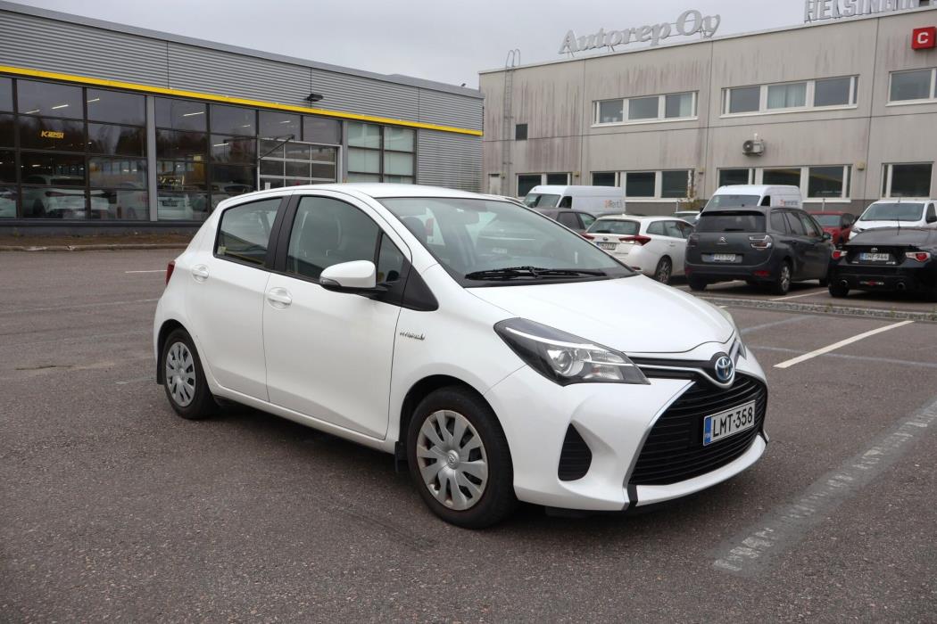 TOYOTA Yaris 2015
