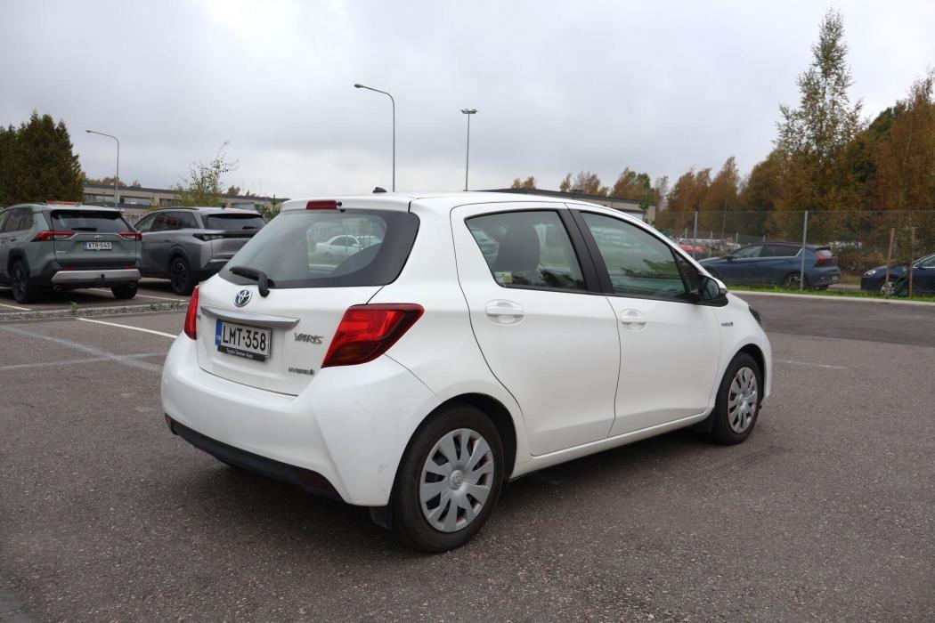 TOYOTA Yaris 2015