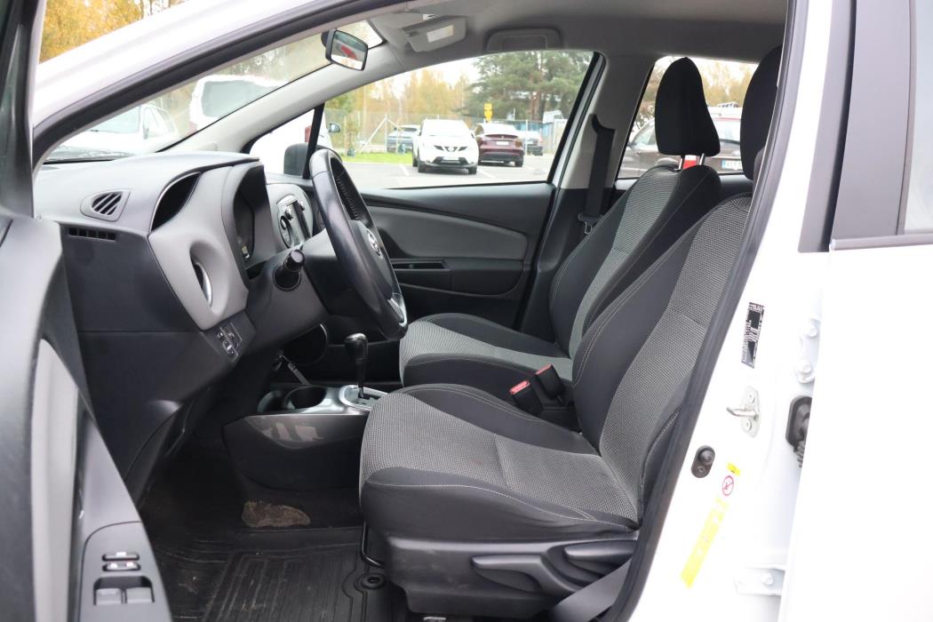 TOYOTA Yaris 2015