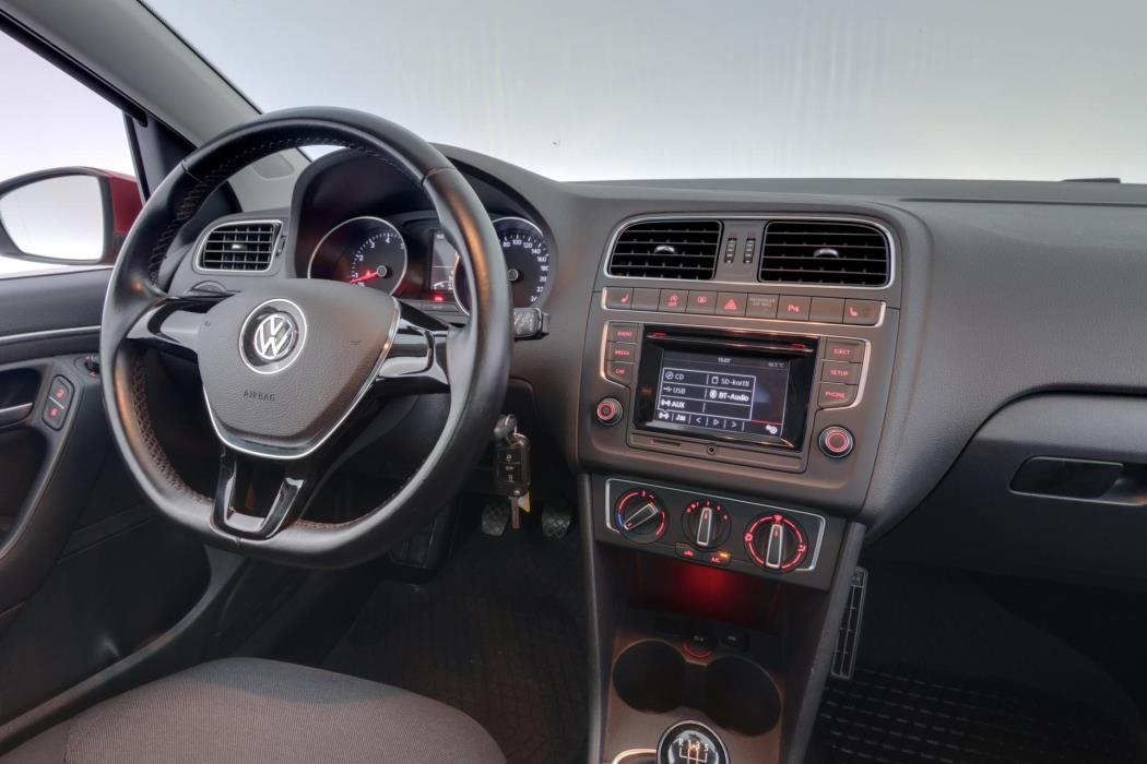 VOLKSWAGEN Polo 2016