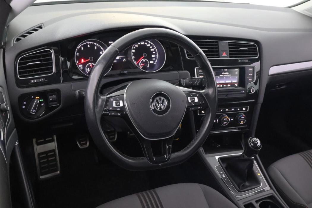 VOLKSWAGEN Golf 2016