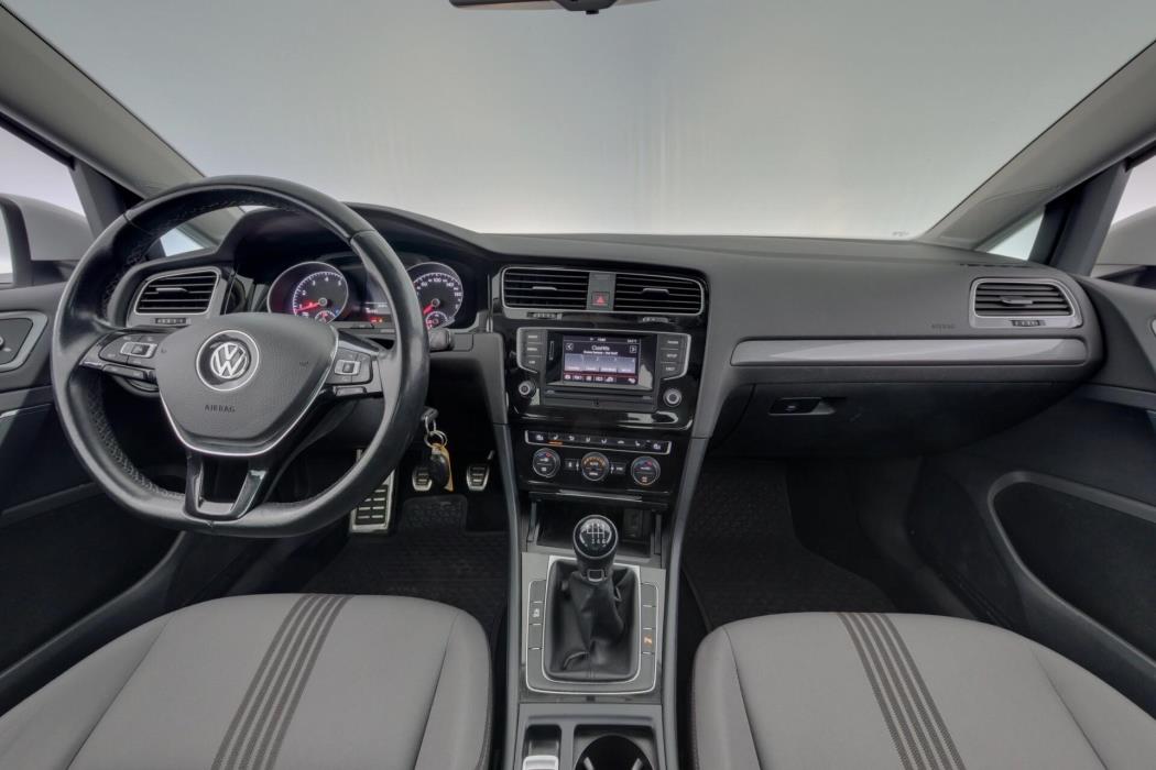 VOLKSWAGEN Golf 2016