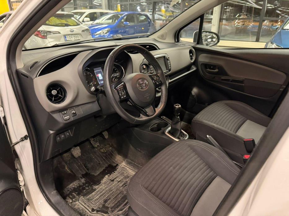 TOYOTA Yaris 2017