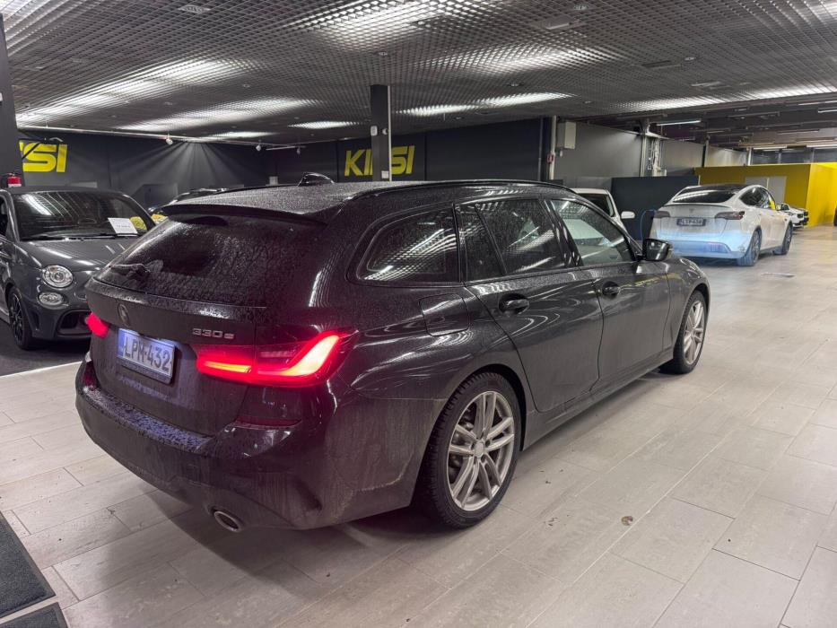 BMW 330 2021