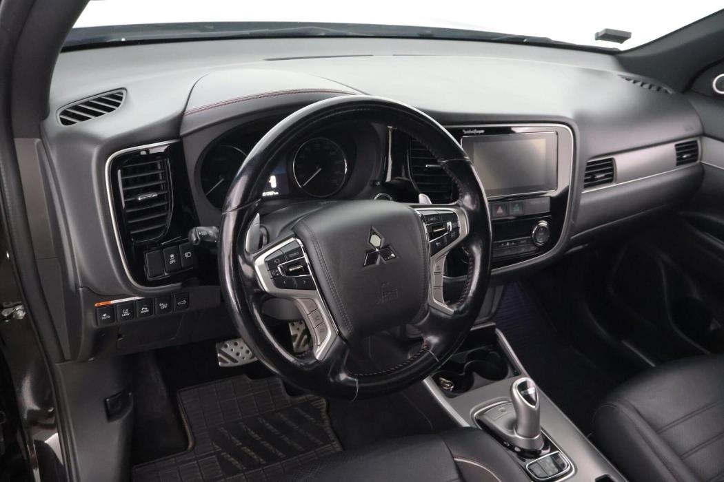 MITSUBISHI Outlander PHEV 2017
