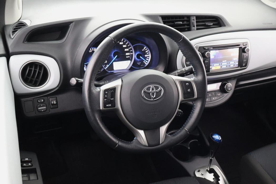 TOYOTA Yaris 2013