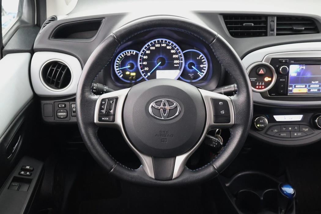 TOYOTA Yaris 2013