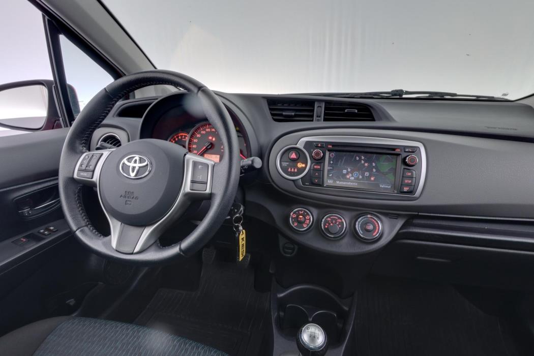 TOYOTA Yaris 2013