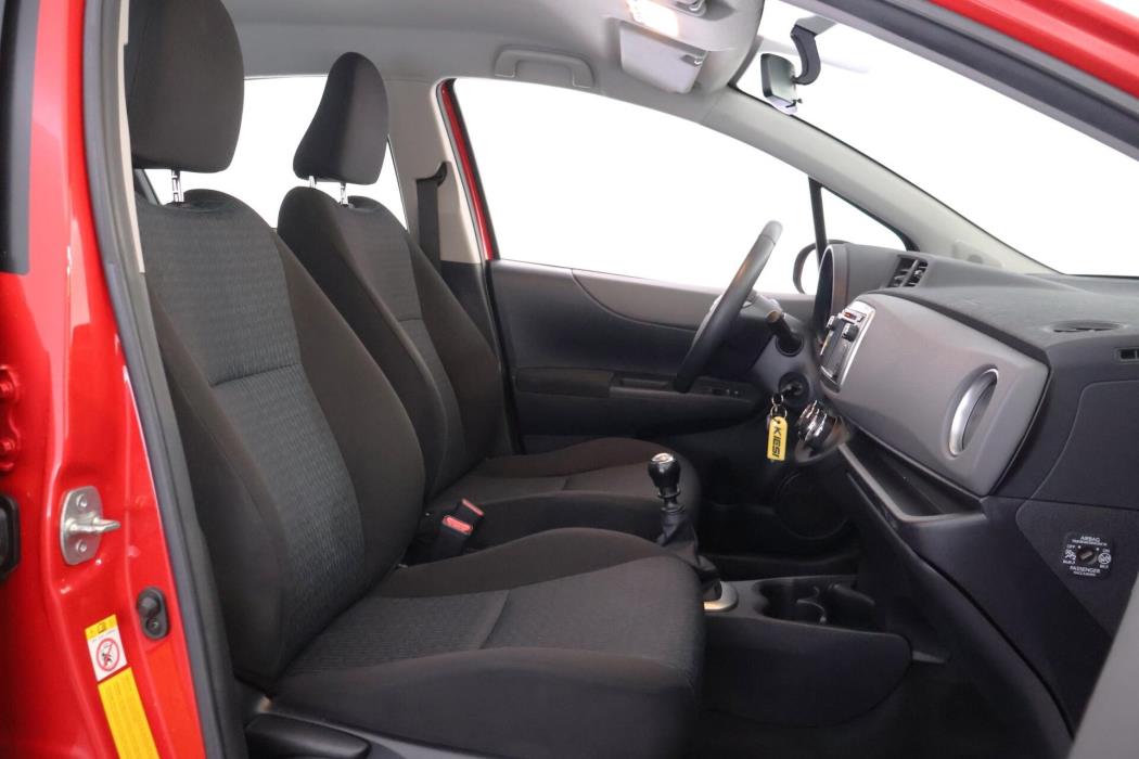 TOYOTA Yaris 2013