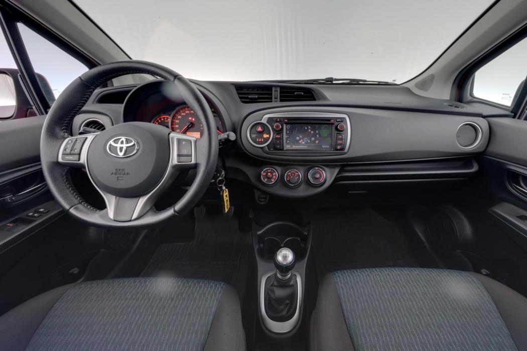 TOYOTA Yaris 2013
