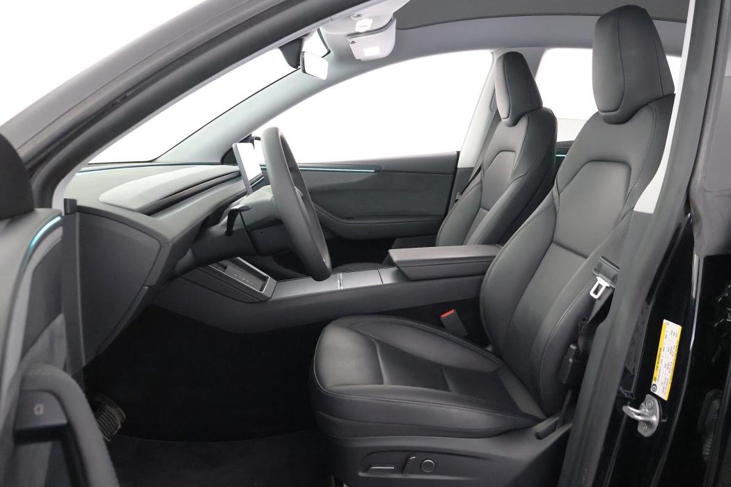 TESLA Model Y 2025