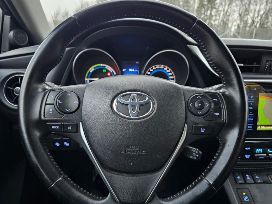 TOYOTA Auris 2016