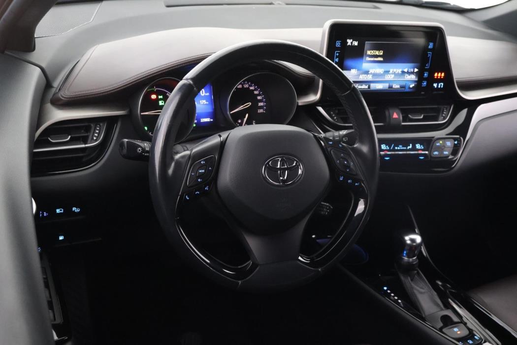 TOYOTA C-HR 2017