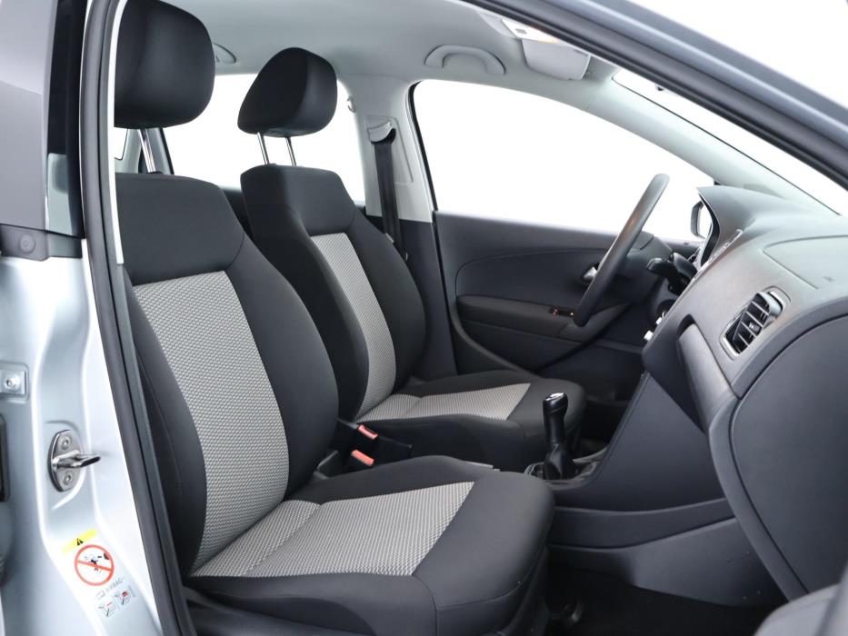 VOLKSWAGEN Polo 2012