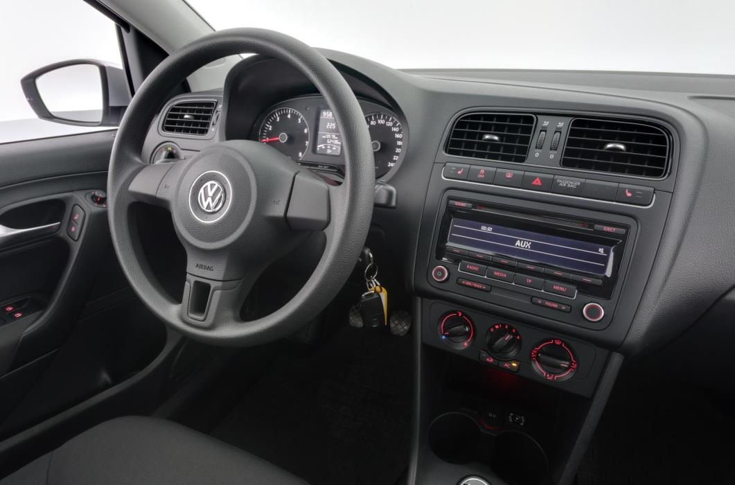 VOLKSWAGEN Polo 2012