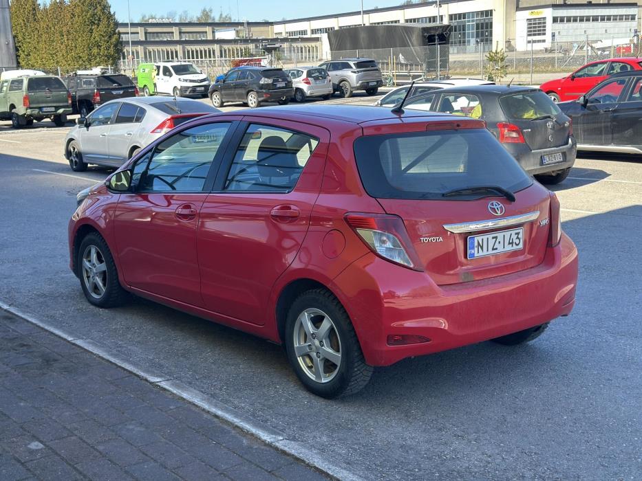 TOYOTA Yaris 2013