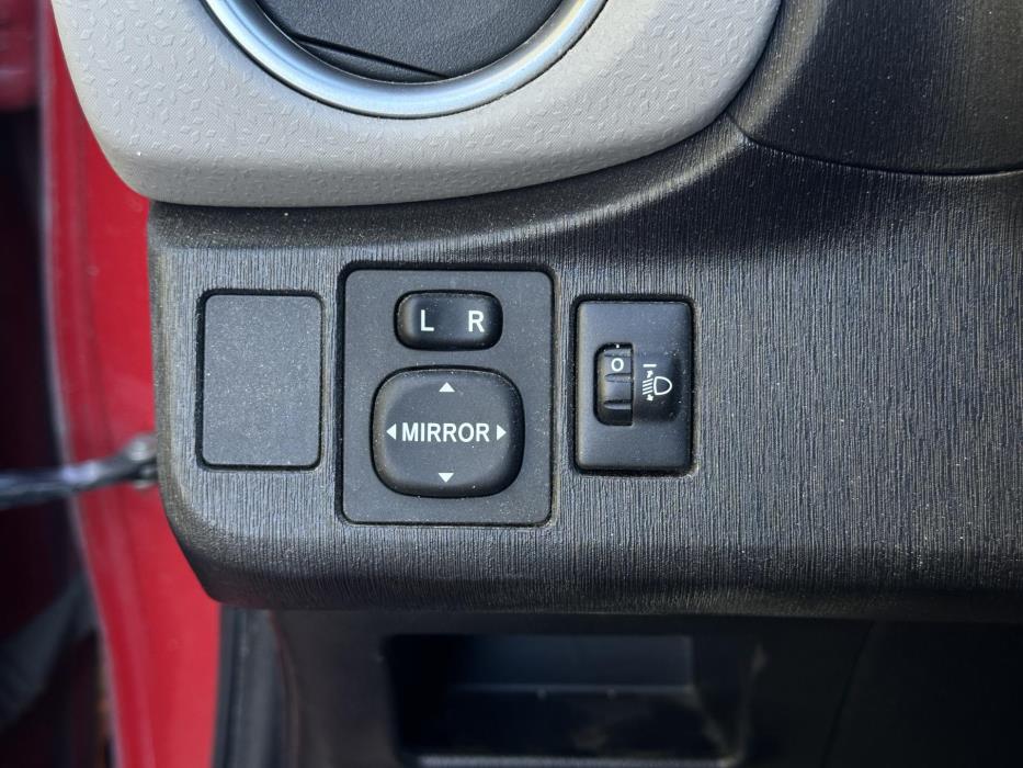 TOYOTA Yaris 2013