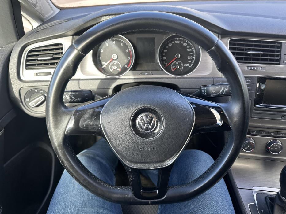 VOLKSWAGEN Golf 2013
