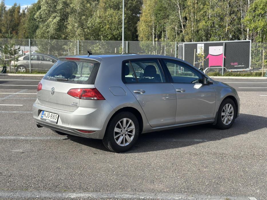 VOLKSWAGEN Golf 2013