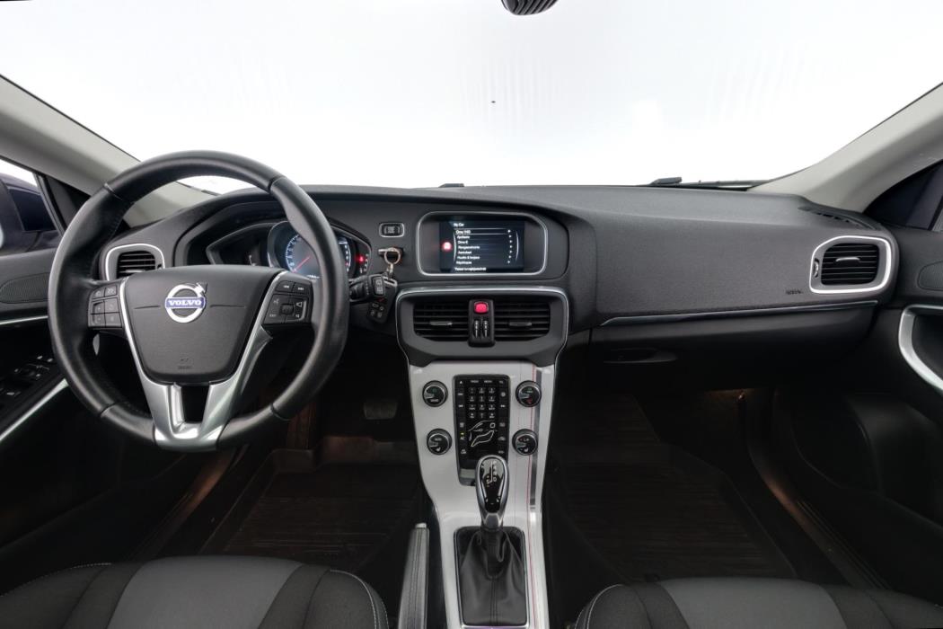 VOLVO V40 2016