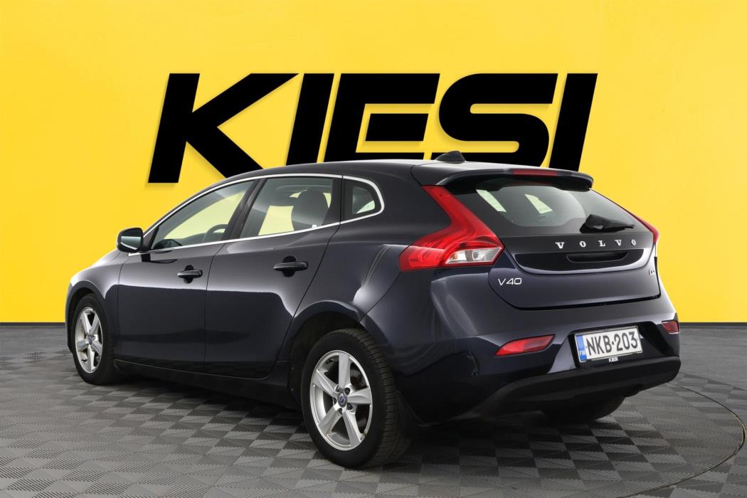 VOLVO V40 2016