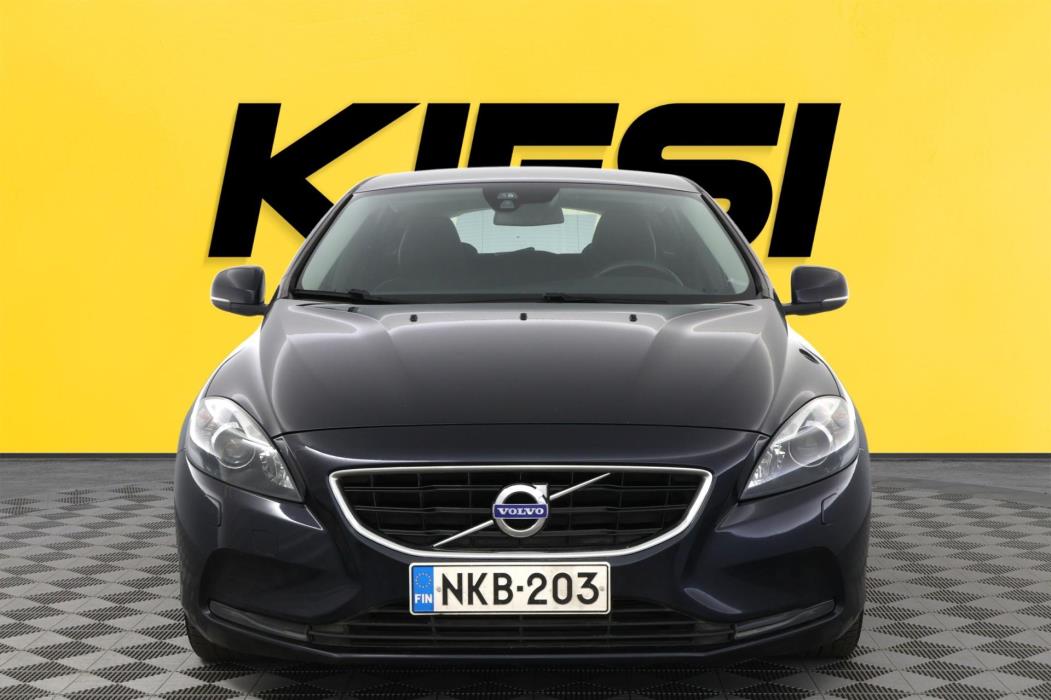 VOLVO V40 2016