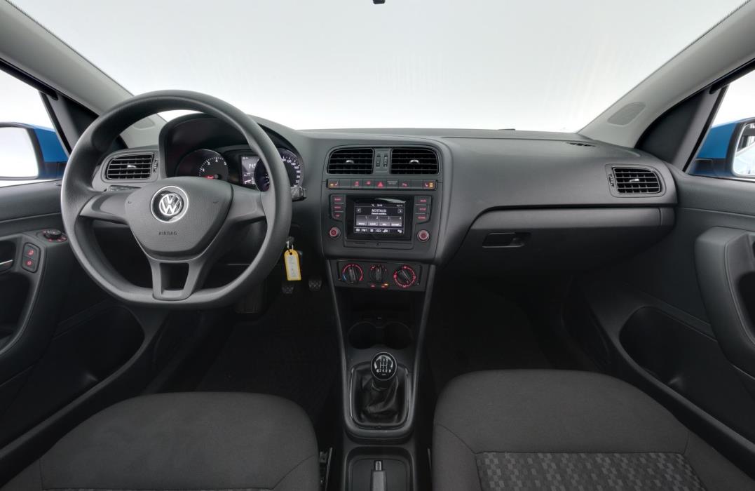 VOLKSWAGEN Polo 2016