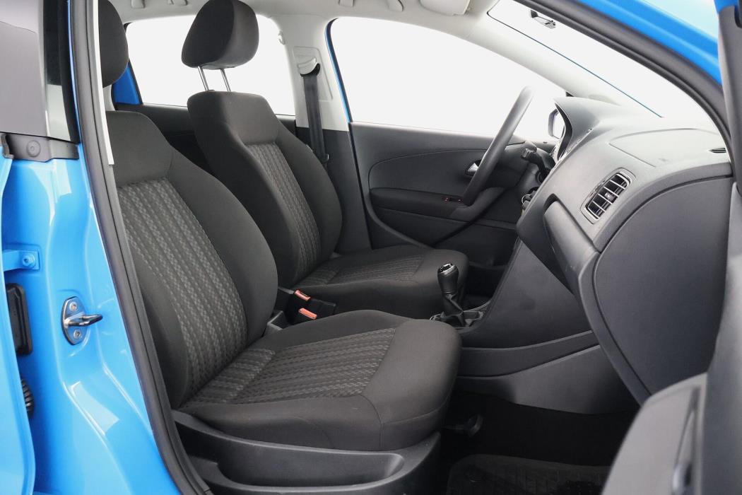 VOLKSWAGEN Polo 2016