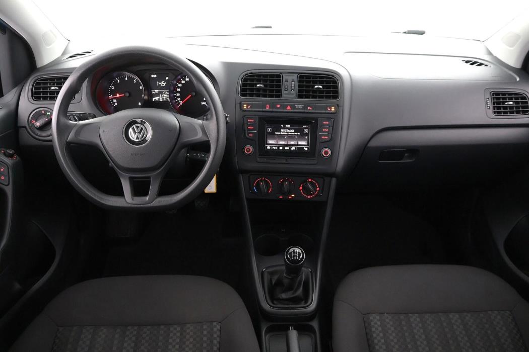 VOLKSWAGEN Polo 2016