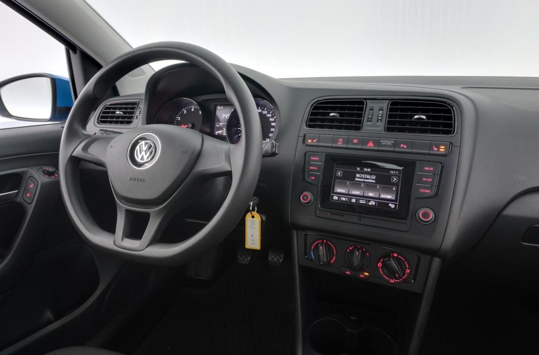 VOLKSWAGEN Polo 2016