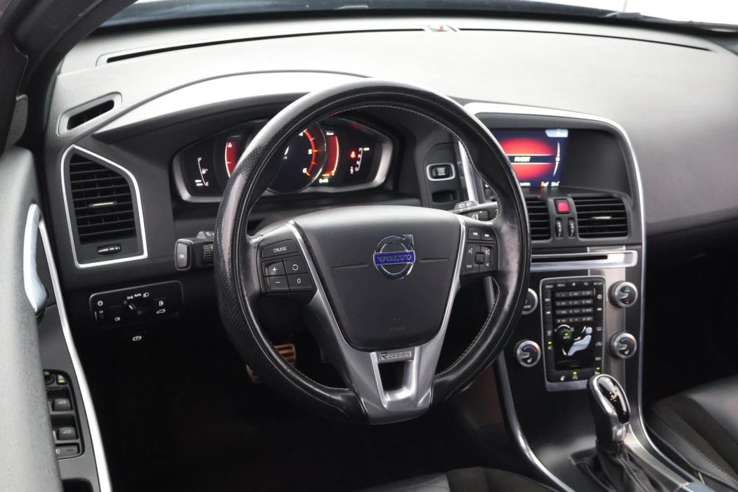 VOLVO XC60 2017